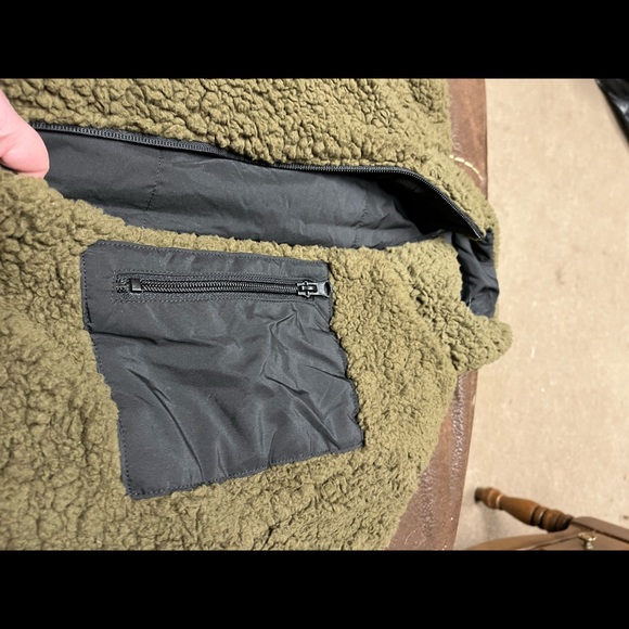 NWT Reversible Faux Fur Jacket (Olive and Black) no tag on inside - Picture 7 of 8